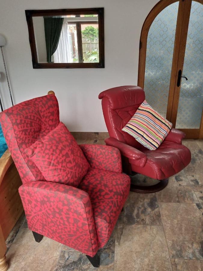 Heanor Self Contained Ground Floor Bedroom With Ensuite Wet Room Continental Breakfast Included Parking For 1 Car Outside מראה חיצוני תמונה