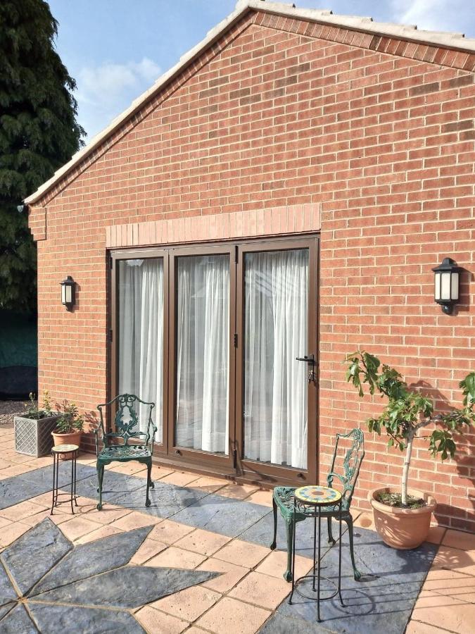 Heanor Self Contained Ground Floor Bedroom With Ensuite Wet Room Continental Breakfast Included Parking For 1 Car Outside מראה חיצוני תמונה