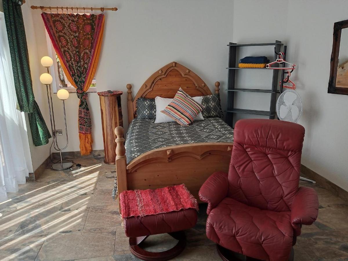 Heanor Self Contained Ground Floor Bedroom With Ensuite Wet Room Continental Breakfast Included Parking For 1 Car Outside מראה חיצוני תמונה