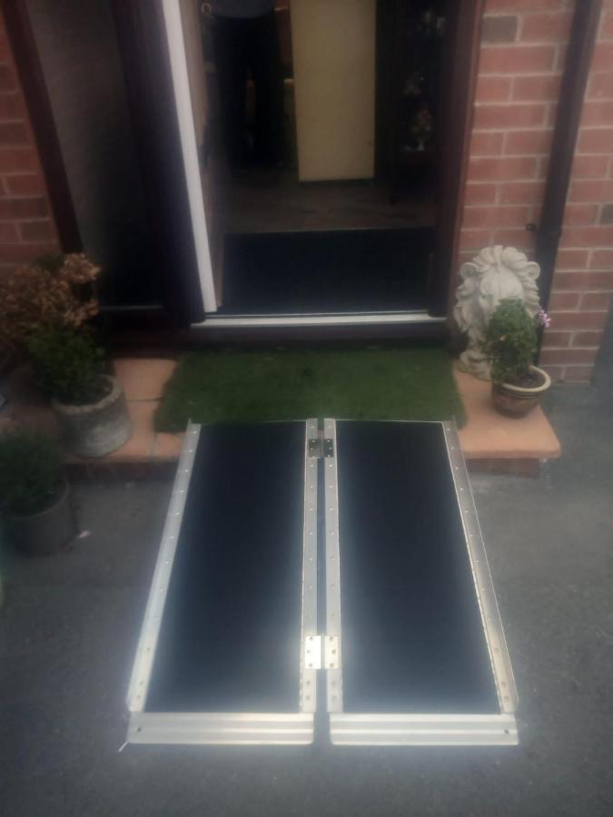 Heanor Self Contained Ground Floor Bedroom With Ensuite Wet Room Continental Breakfast Included Parking For 1 Car Outside מראה חיצוני תמונה